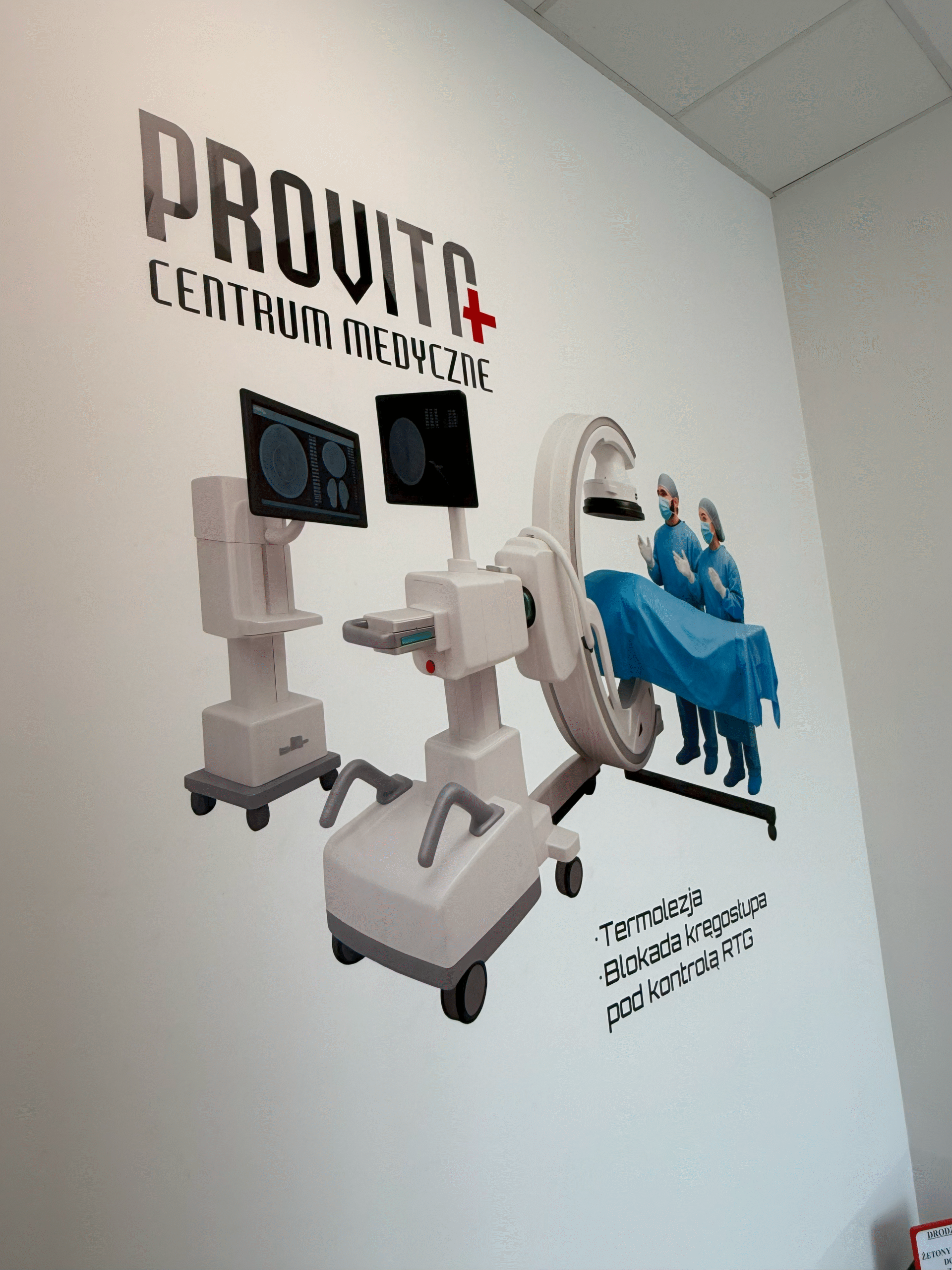 Druk na ścianie w Centrum Medycznym Provita — Żory